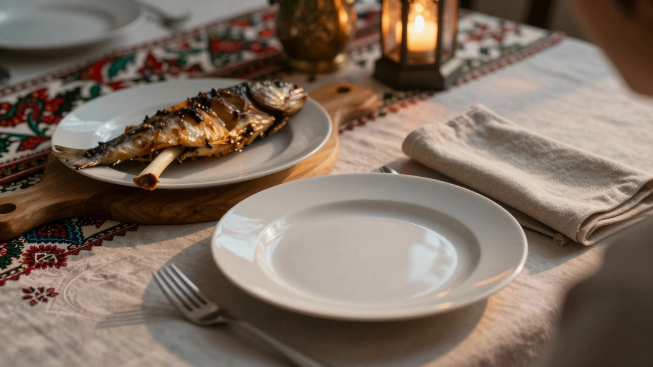 Зачем ставят две тарелки на стол? Простая причина, которую знают все профессионалы